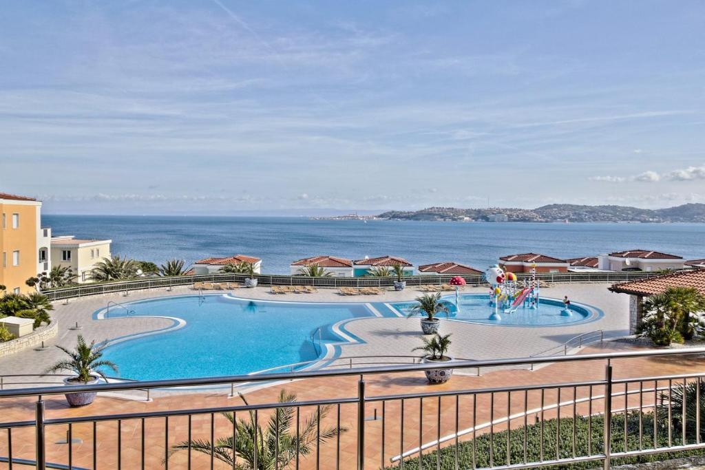 A view of the pool at Skiper resort Savudrija or nearby