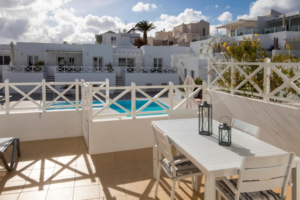 Bazén v ubytování Flower Beach Lanzarote nebo v jeho okolí