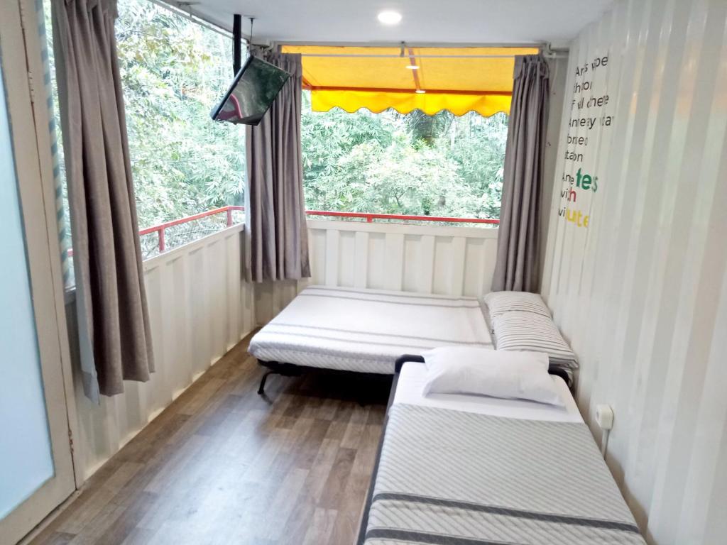 Postel nebo postele na pokoji v ubytování Hau Eco Lodges Citumang Pangandaran