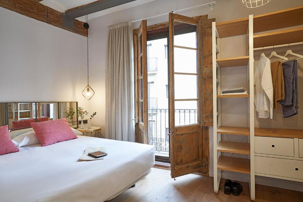 Posteľ alebo postele v izbe v ubytovaní AinB Gothic-Jaume I Apartments