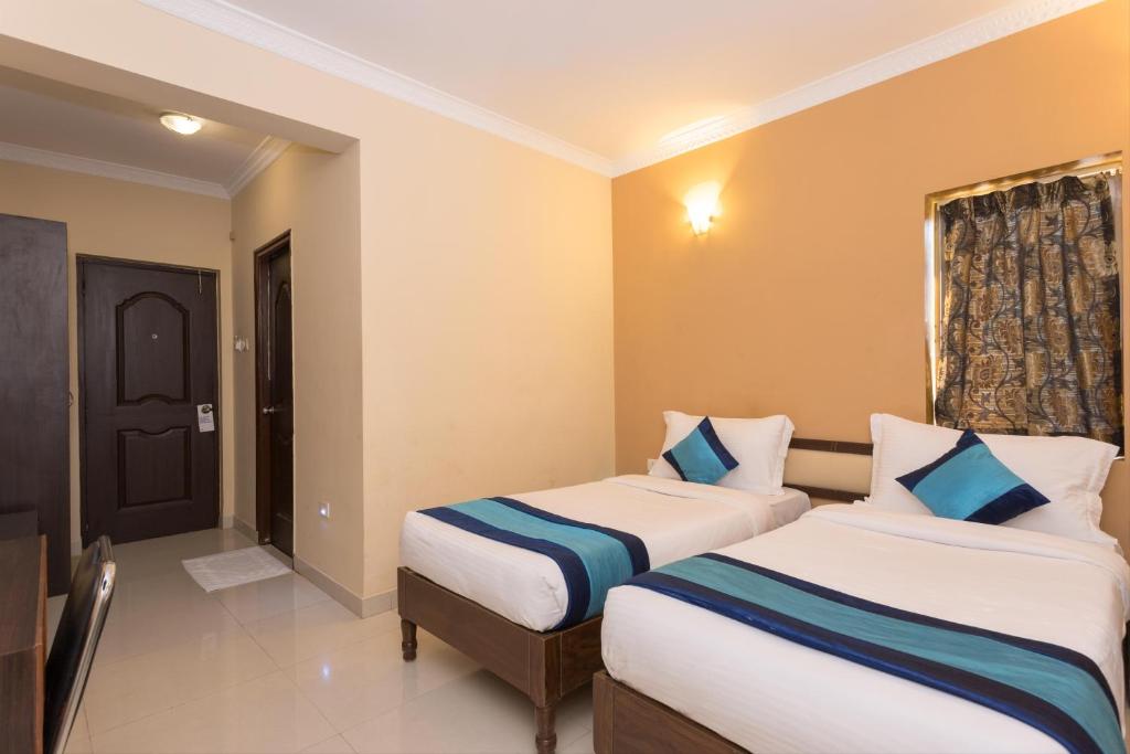 Postel nebo postele na pokoji v ubytování Rendezvous Beach Resort Panjim