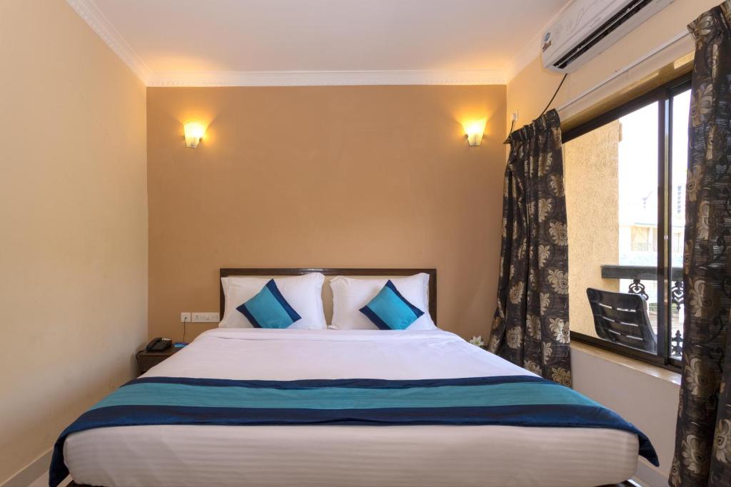 Postel nebo postele na pokoji v ubytování Rendezvous Beach Resort Panjim