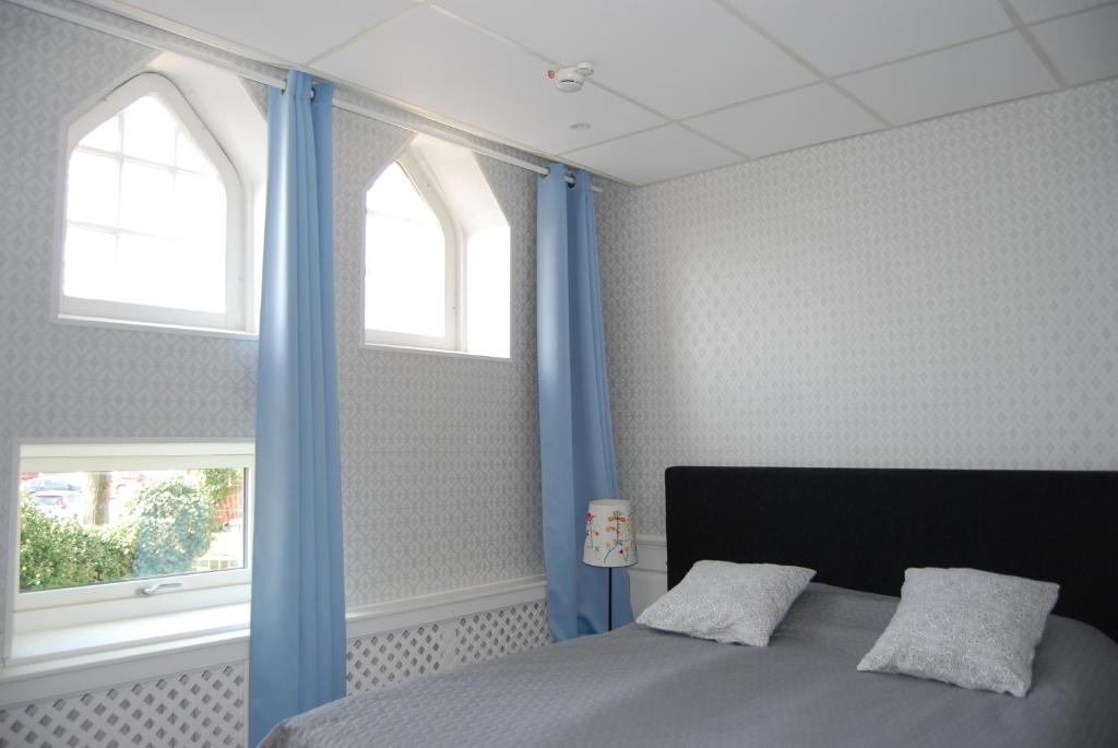 Postel nebo postele na pokoji v ubytování Halmstad Hotell & Vandrarhem Kaptenshamn