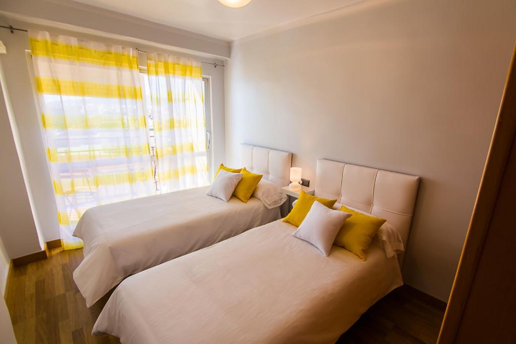 A bed or beds in a room at Piso primera línea de playa