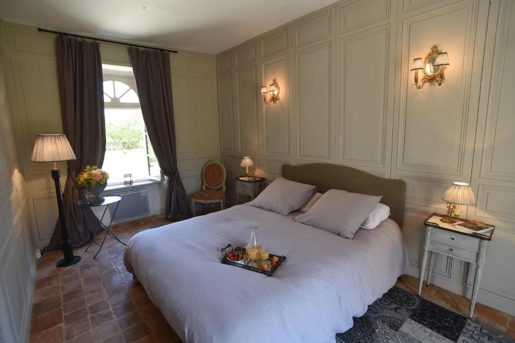 Postel nebo postele na pokoji v ubytování Manoir de la Villeneuve