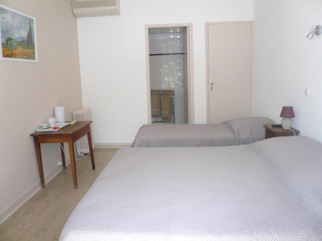 Chambres d'hôtes de la gardy - Habitación Triple Con Baño Privado