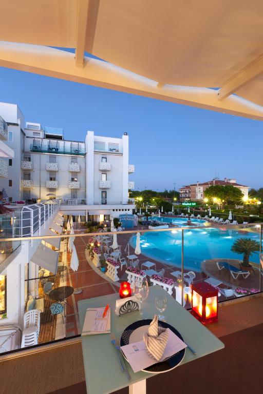 Bazén v ubytování Hotel Ca' Di Valle nebo v jeho okolí
