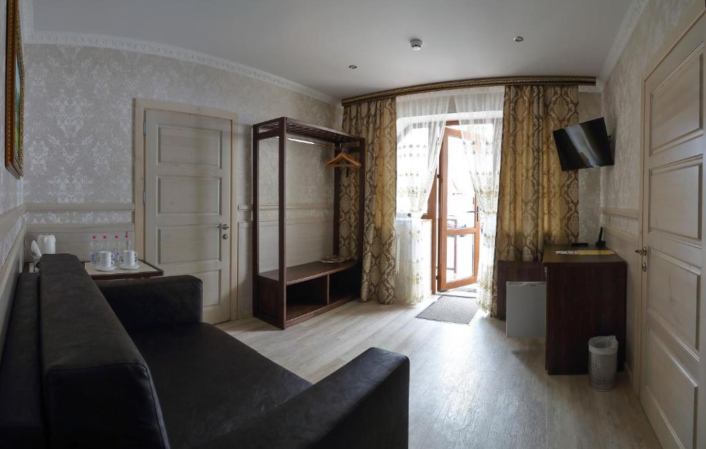 TV a/nebo společenská místnost v ubytování Home Hotel