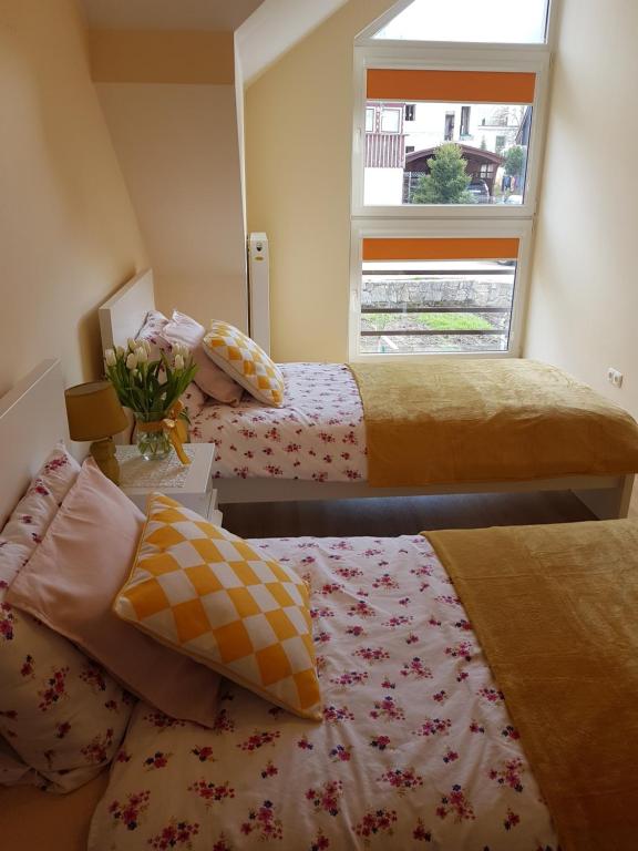 Posteľ alebo postele v izbe v ubytovaní Apartment Karpacz