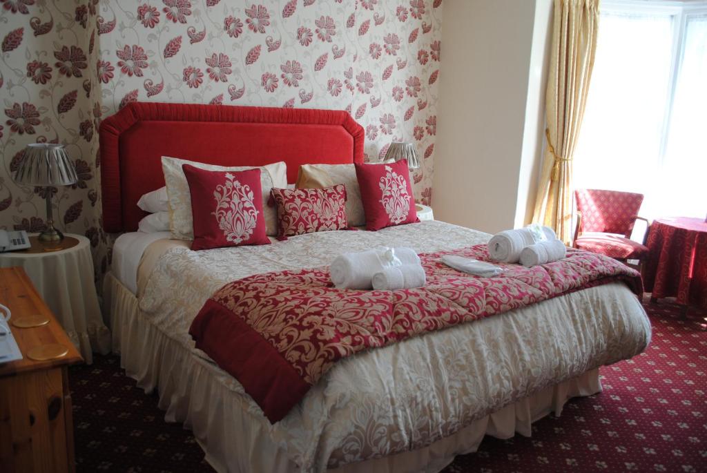 Postel nebo postele na pokoji v ubytování Craig-Ard Hotel