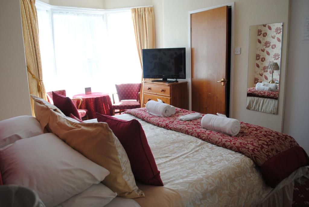 Postel nebo postele na pokoji v ubytování Craig-Ard Hotel