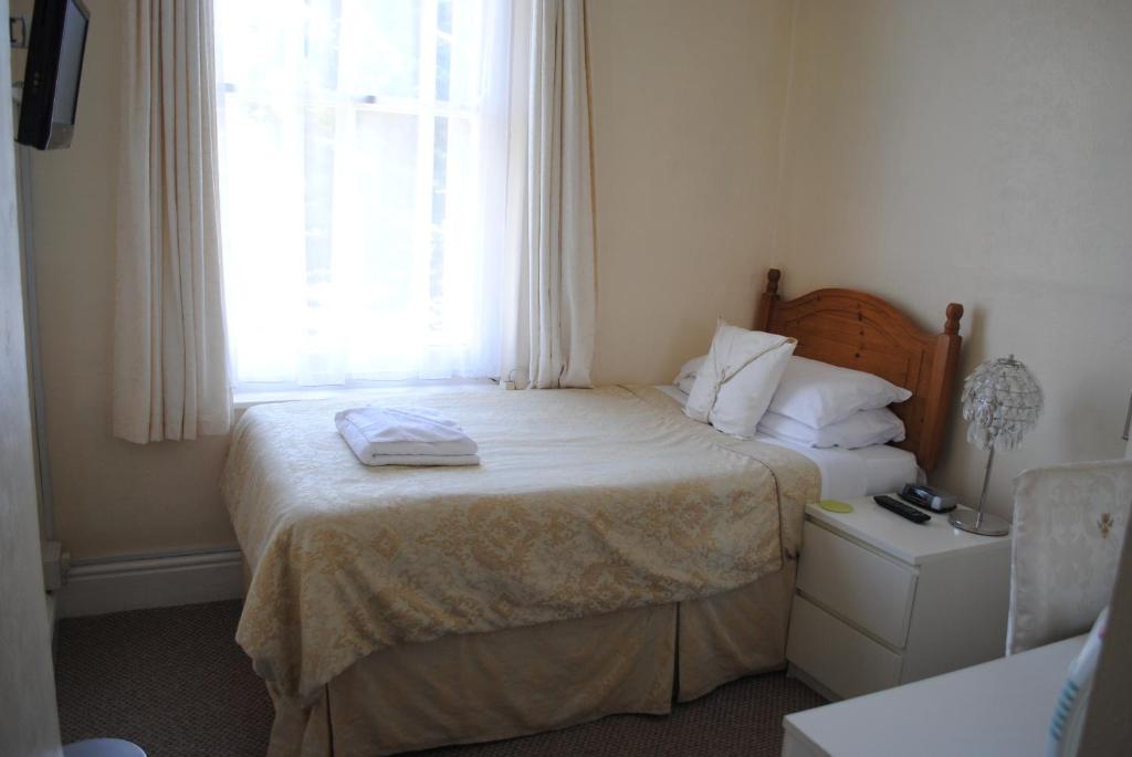 Postel nebo postele na pokoji v ubytování Craig-Ard Hotel