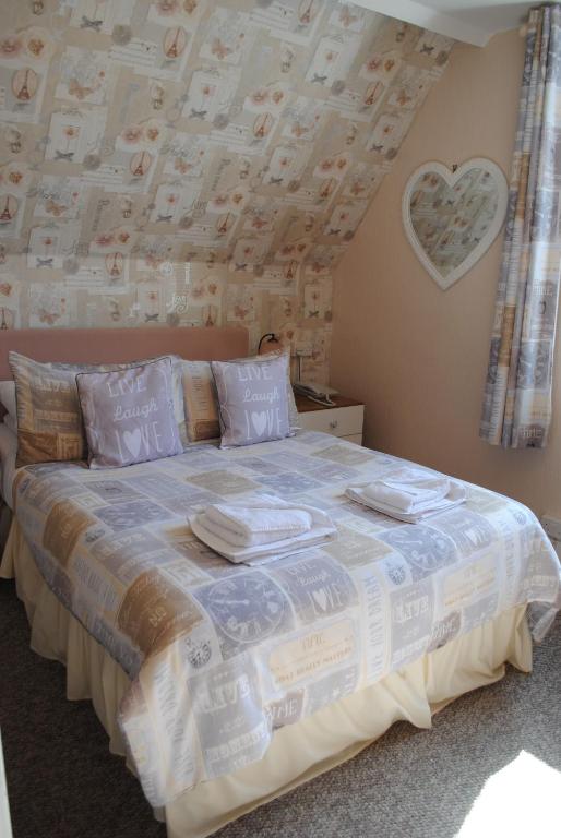 Postel nebo postele na pokoji v ubytování Craig-Ard Hotel