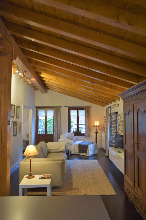 a living room with a couch and a bed at Batxillerenea in Doneztebe
