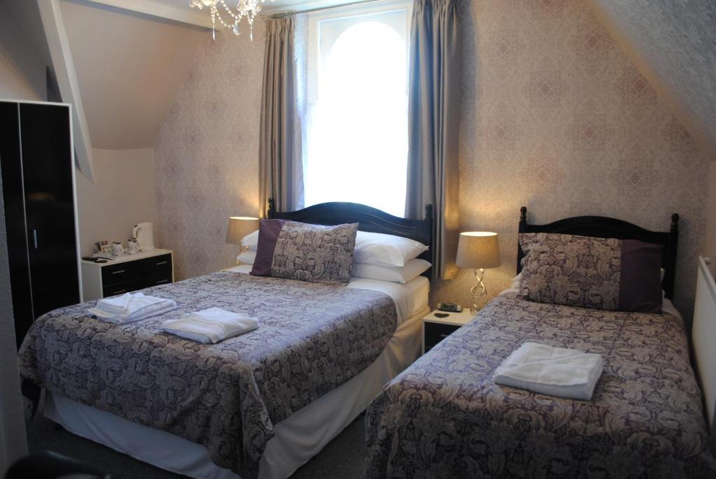 Postel nebo postele na pokoji v ubytování Craig-Ard Hotel