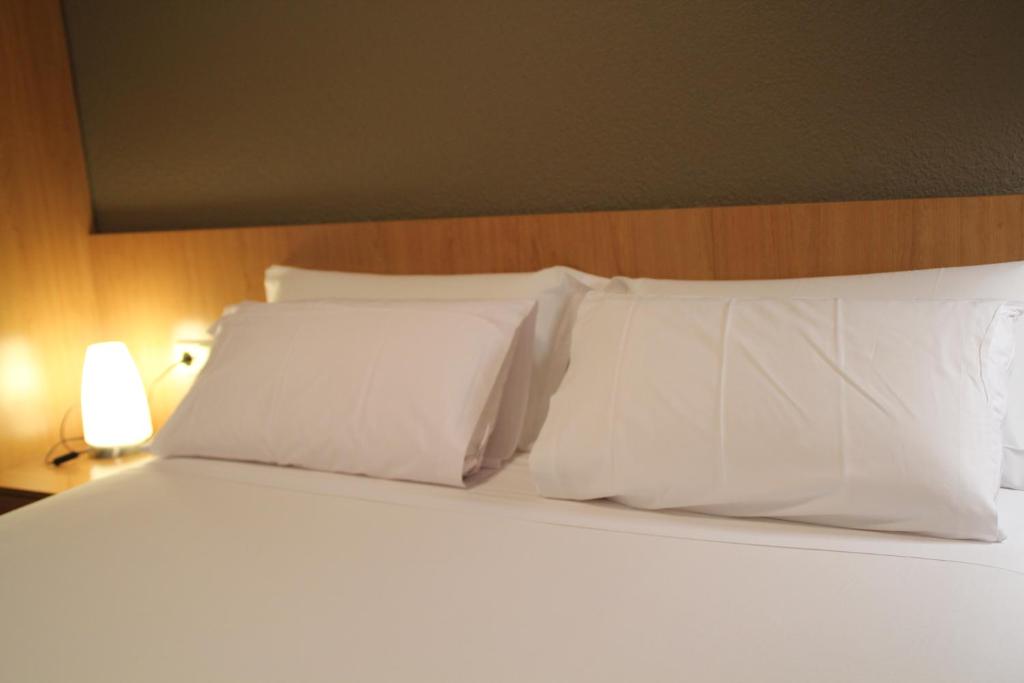 Postel nebo postele na pokoji v ubytování Hostal Abodi