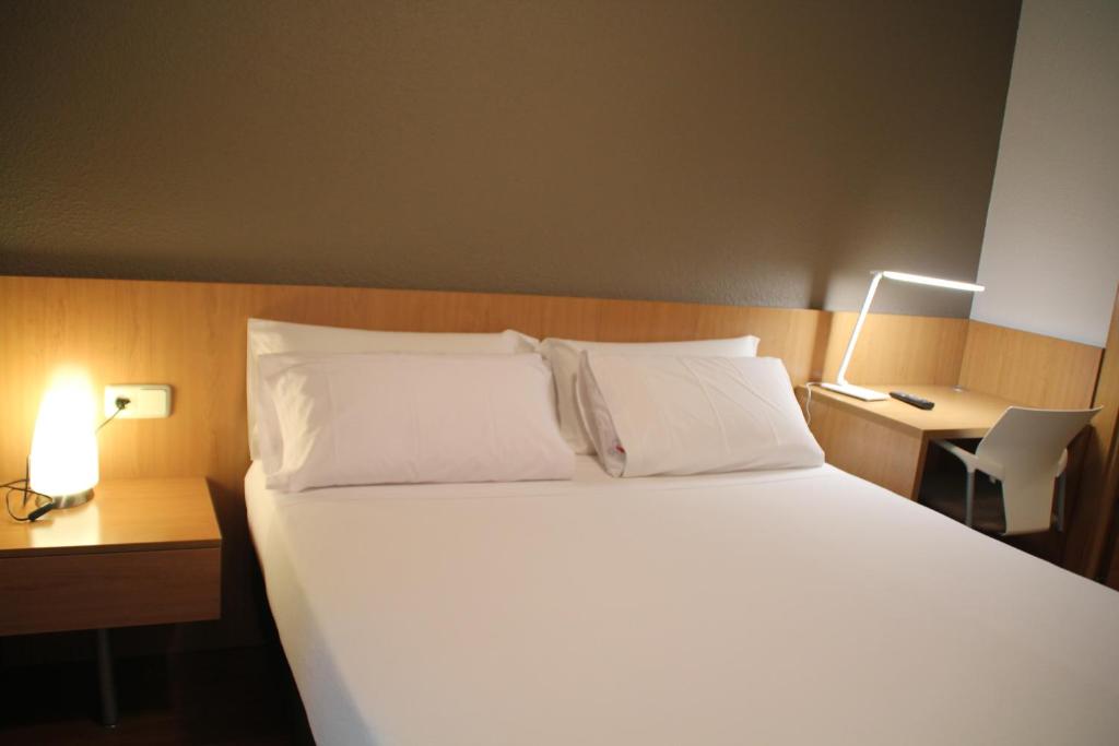 Postel nebo postele na pokoji v ubytování Hostal Abodi