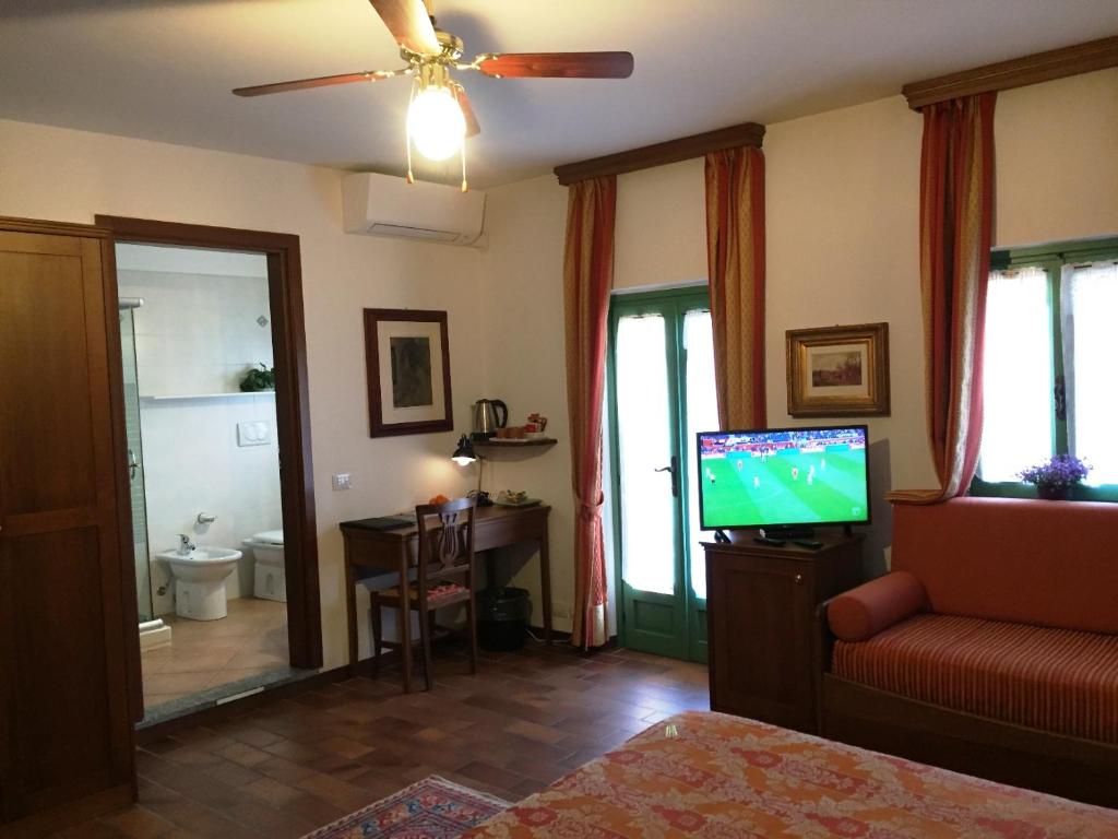 Telewizja i/lub zestaw kina domowego w obiekcie Casa Violetta B&B