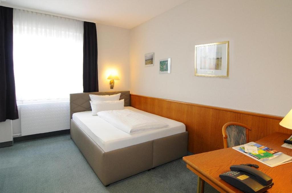 Postel nebo postele na pokoji v ubytování Gasthof-Hotel Maintal