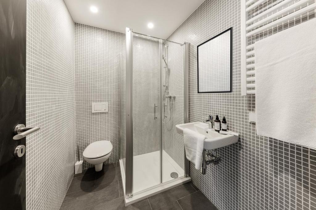 A bathroom at Schloss Pesenbach Chalet im Freizeitland Feldkirchen an der Donau