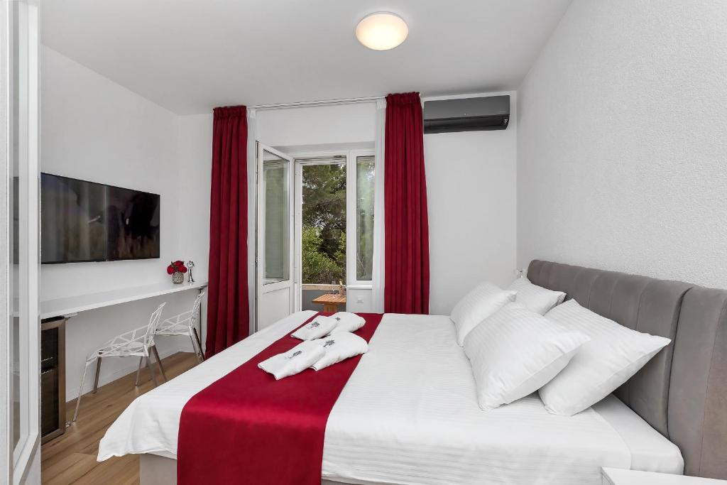Postel nebo postele na pokoji v ubytování Luxury Rooms Paradise Garden