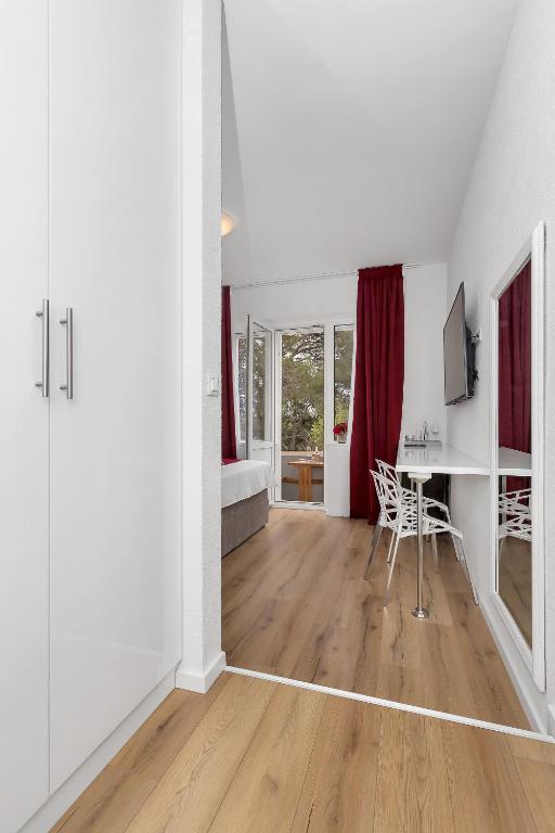 TV a/nebo společenská místnost v ubytování Luxury Rooms Paradise Garden