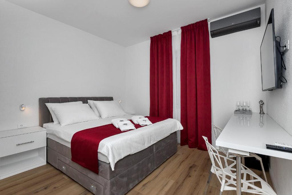 Postel nebo postele na pokoji v ubytování Luxury Rooms Paradise Garden