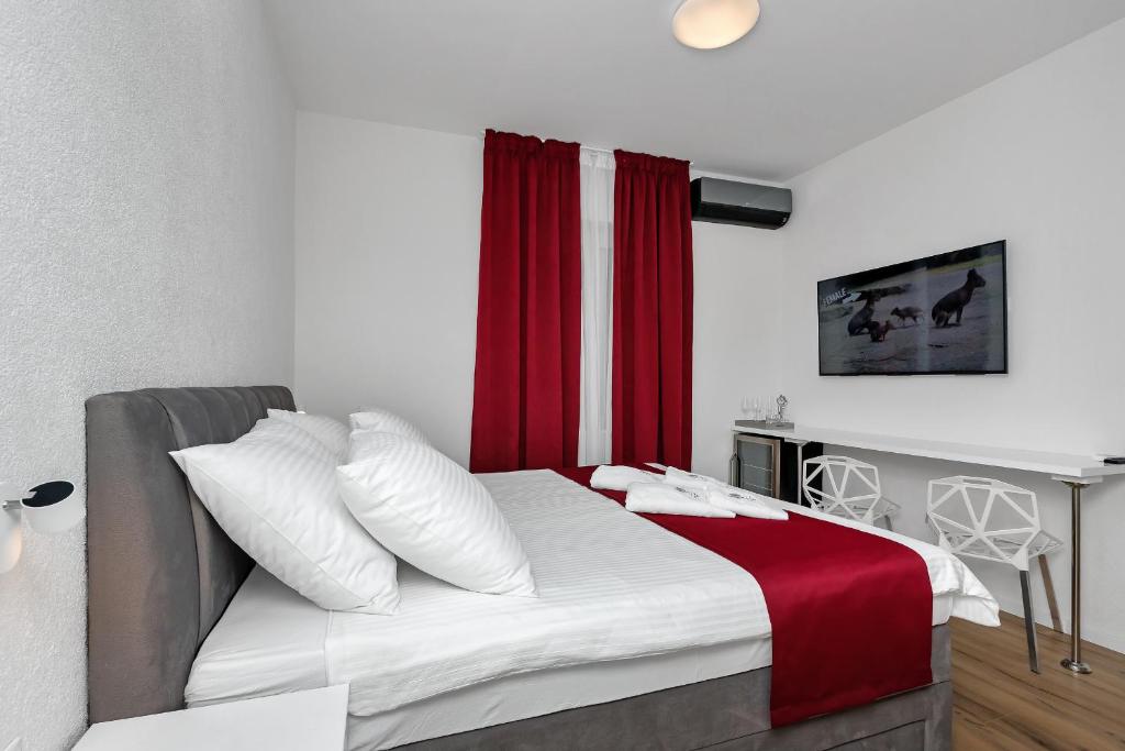 Postel nebo postele na pokoji v ubytování Luxury Rooms Paradise Garden