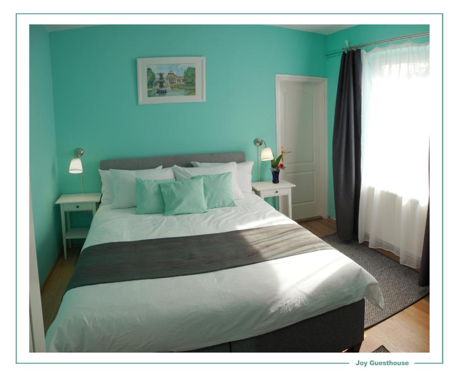 Posteľ alebo postele v izbe v ubytovaní Joy Guesthouse