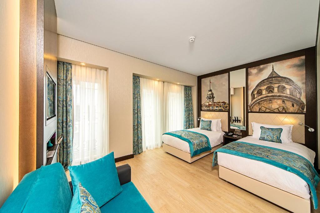 Postel nebo postele na pokoji v ubytování Mukarnas Taksim Hotel