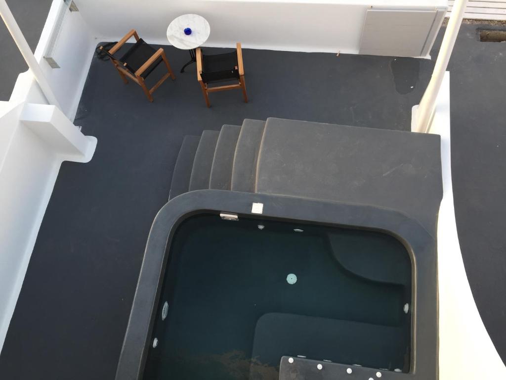 Almyra Oia Suites - 11