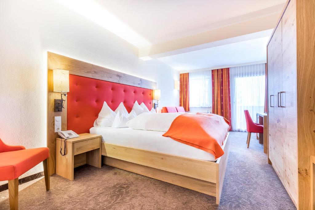 Postel nebo postele na pokoji v ubytování Hotel Alpenland