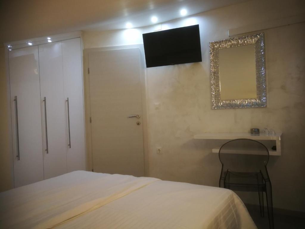 Televízia a/alebo spoločenská miestnosť v ubytovaní Palladium City Center Apartments