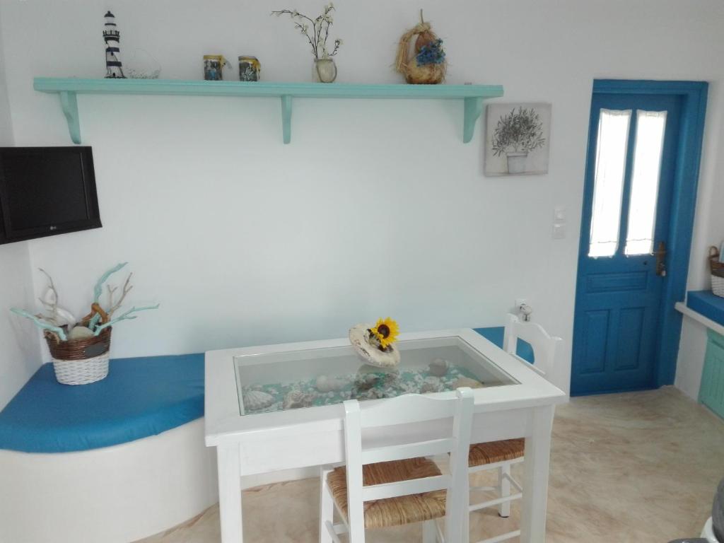 TV a/nebo společenská místnost v ubytování Tilos Island house