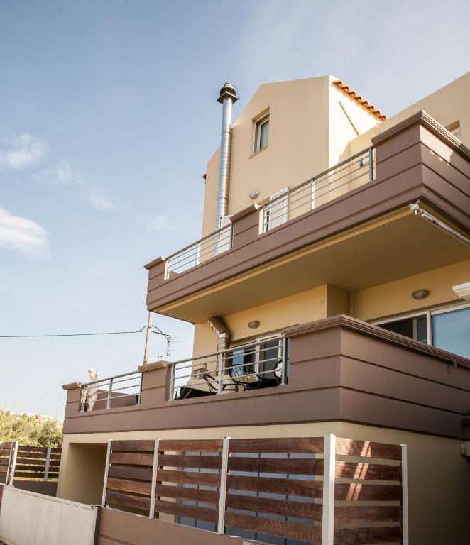 Thomis Beach House - Three-Bedroom Villa