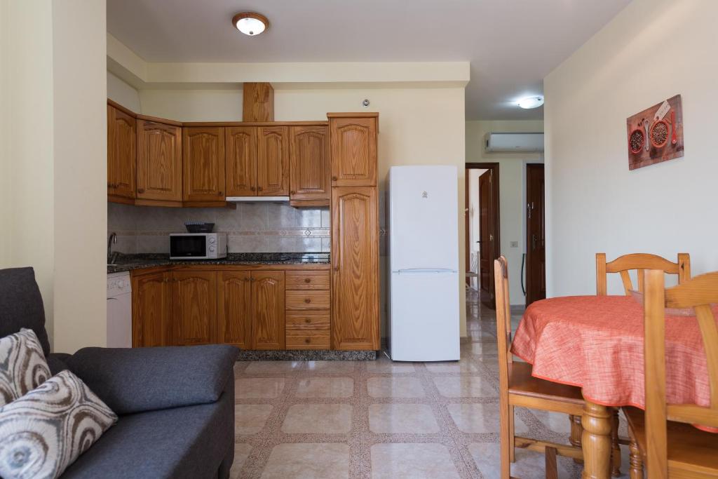 Kuchnia lub aneks kuchenny w obiekcie Apartamentos Castillo Mar Gran Canaria