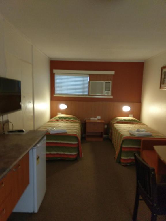 Motel Monaco - Standard Twin Room