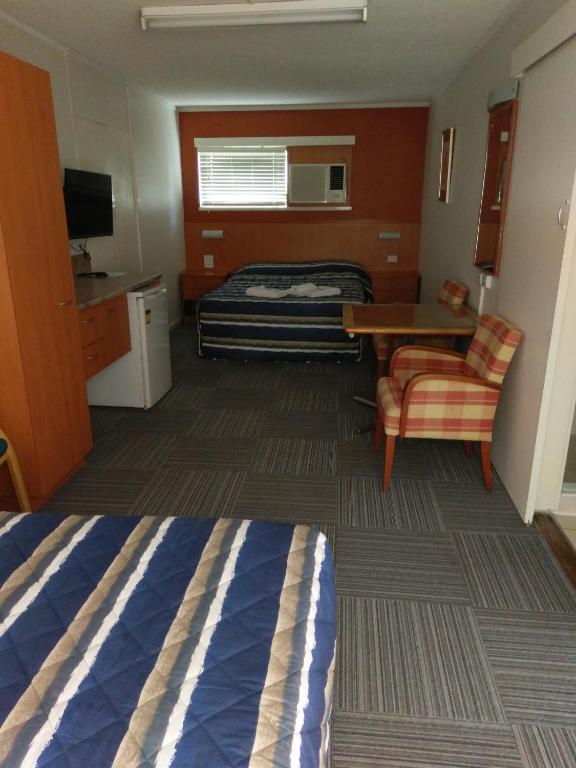 Motel Monaco - Standard Triple Room