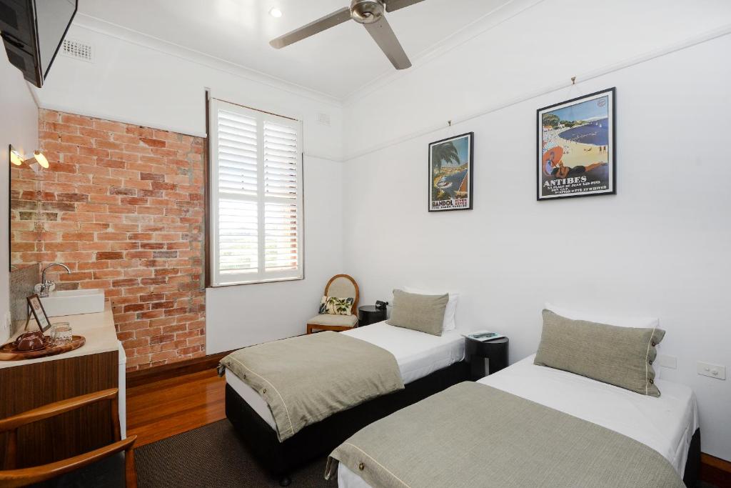 Postel nebo postele na pokoji v ubytování Pier Hotel Coffs Harbour