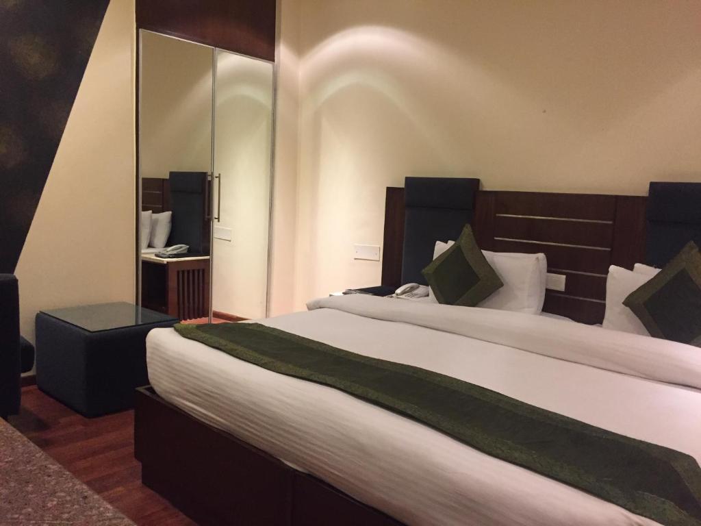 Postel nebo postele na pokoji v ubytování Hotel Aura - New Delhi Railway Station