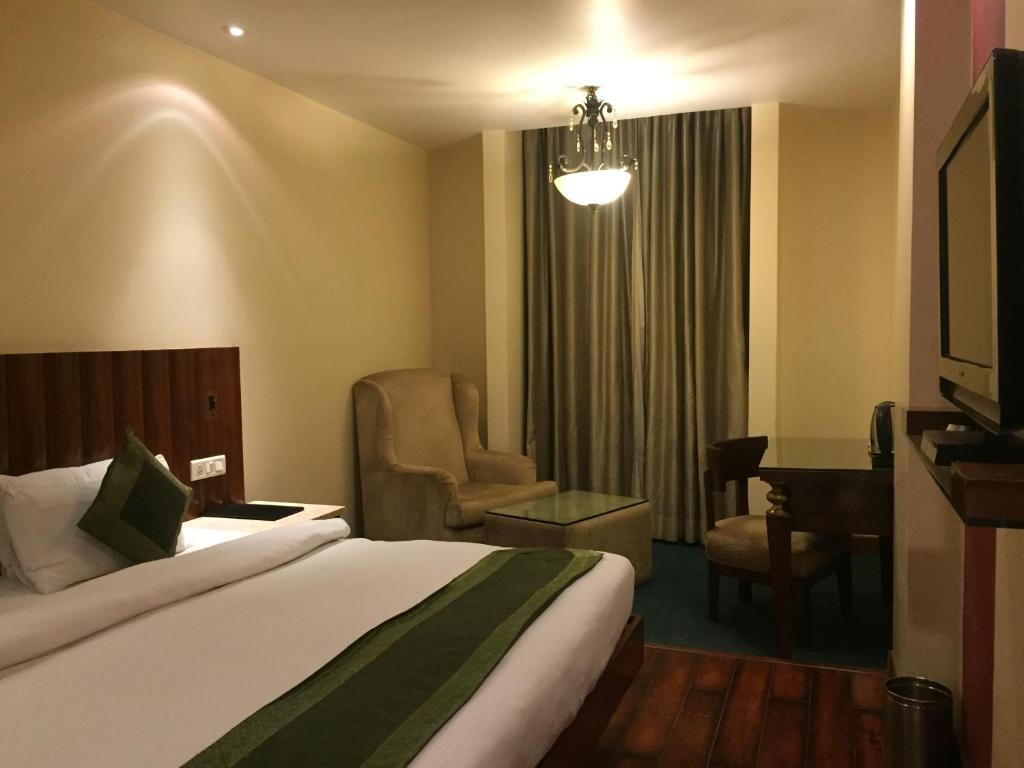 Postel nebo postele na pokoji v ubytování Hotel Aura - New Delhi Railway Station