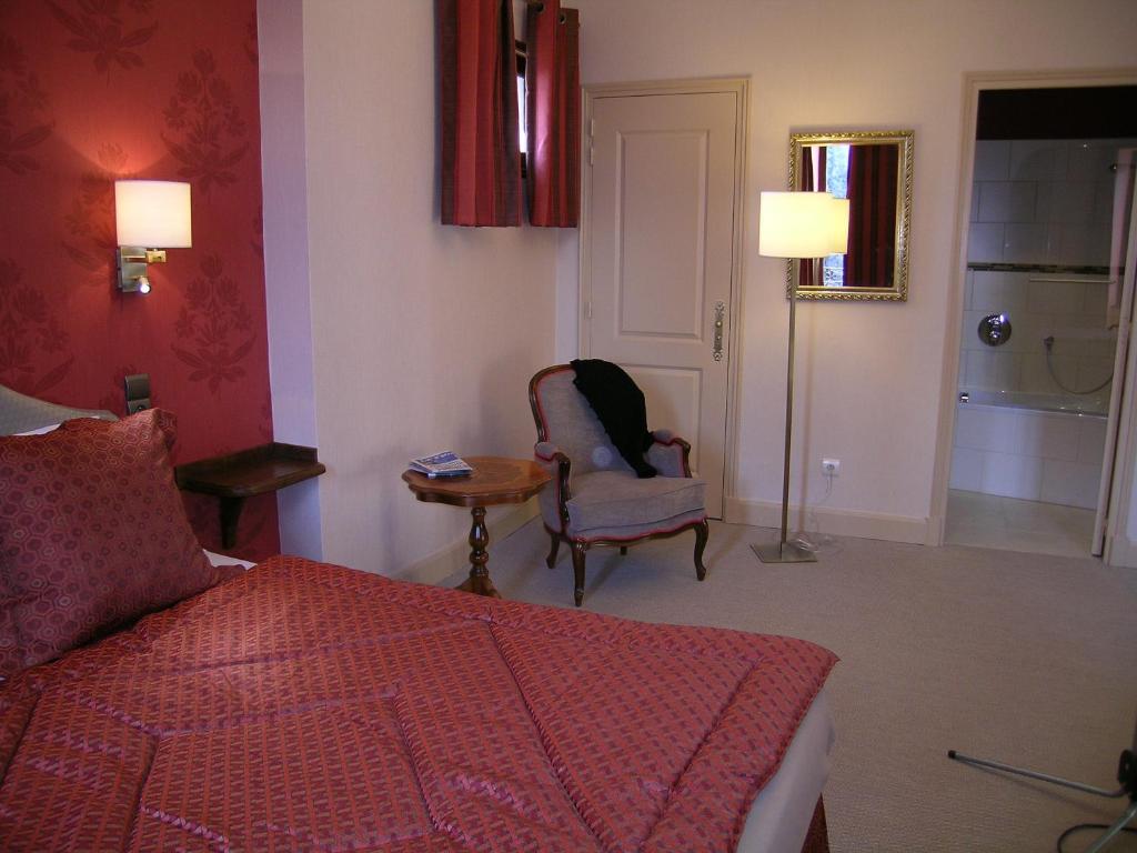 Postel nebo postele na pokoji v ubytování Cit'Hotel Sphinx - Hotel