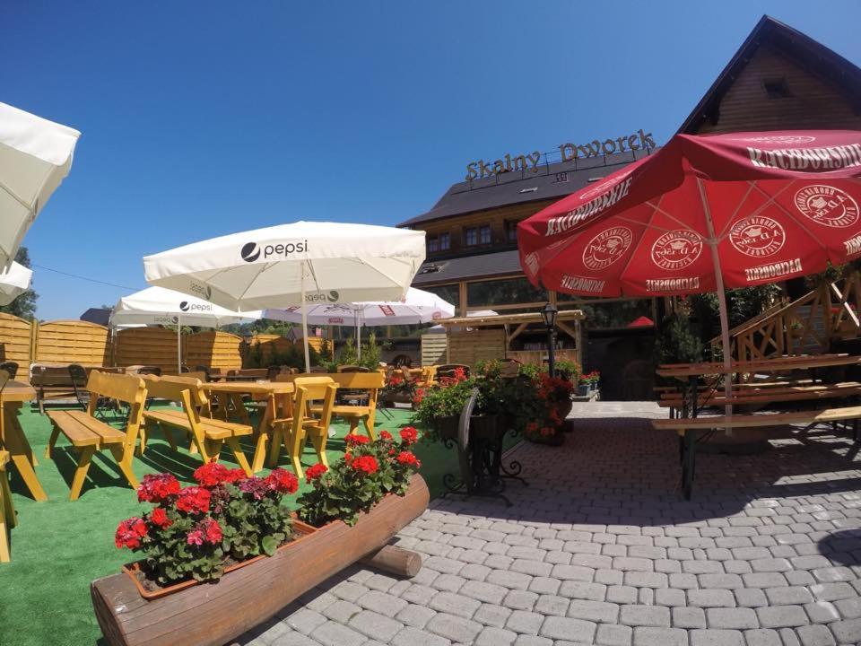 Reštaurácia alebo iné gastronomické zariadenie v ubytovaní Skalny Dworek