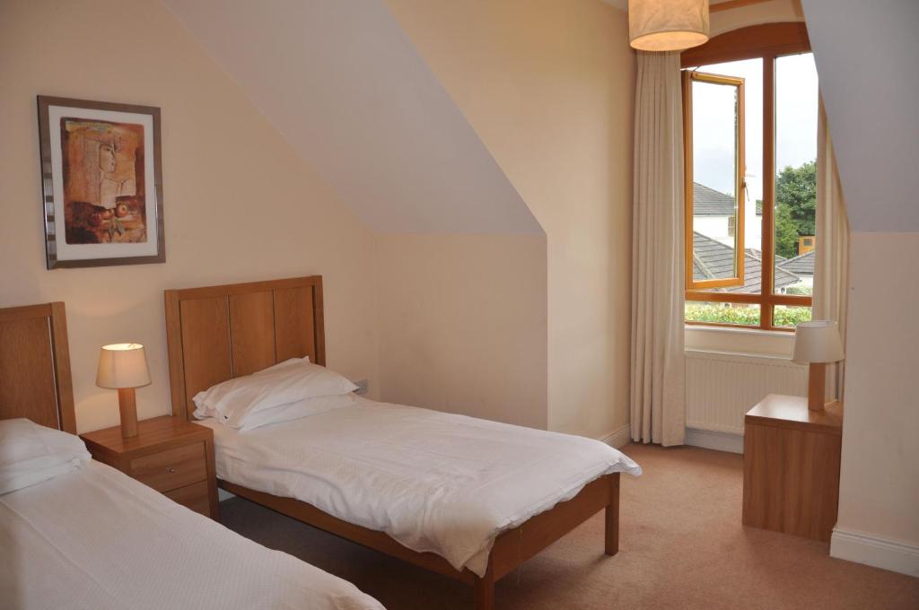 A bed or beds in a room at Heyward Mews Holiday Homes