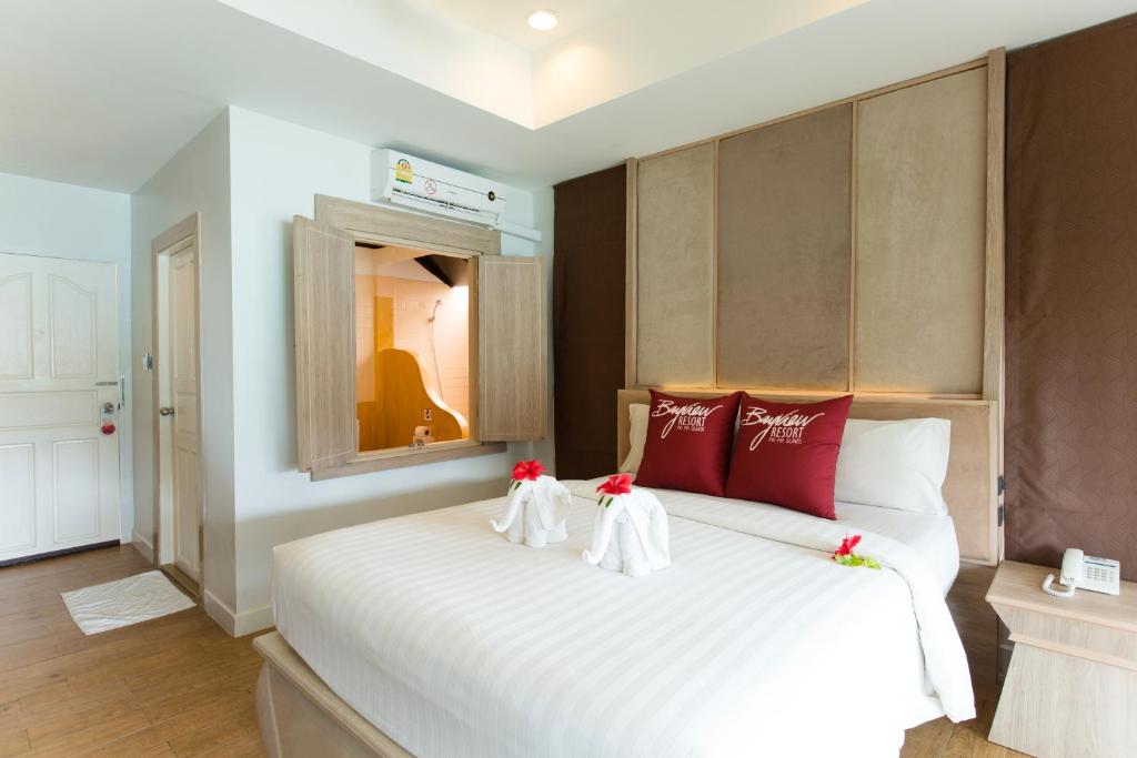 Postel nebo postele na pokoji v ubytování Phi Phi Bayview Resort