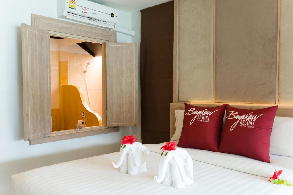 Postel nebo postele na pokoji v ubytování Phi Phi Bayview Resort