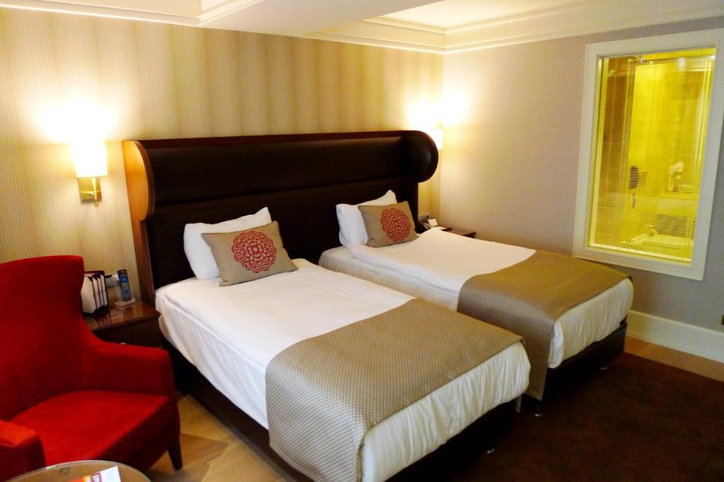 Postel nebo postele na pokoji v ubytování Titanic Comfort Sisli