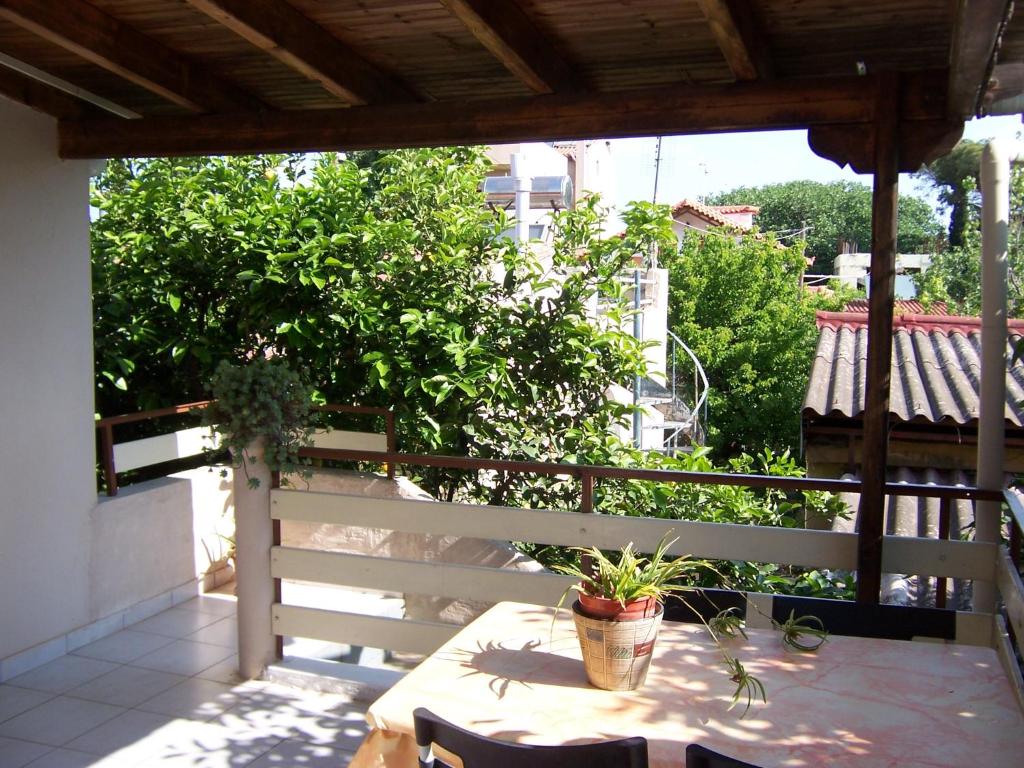 a patio with a table and chairs on a balcony at Maria`s Haus in Artemida in Artemida