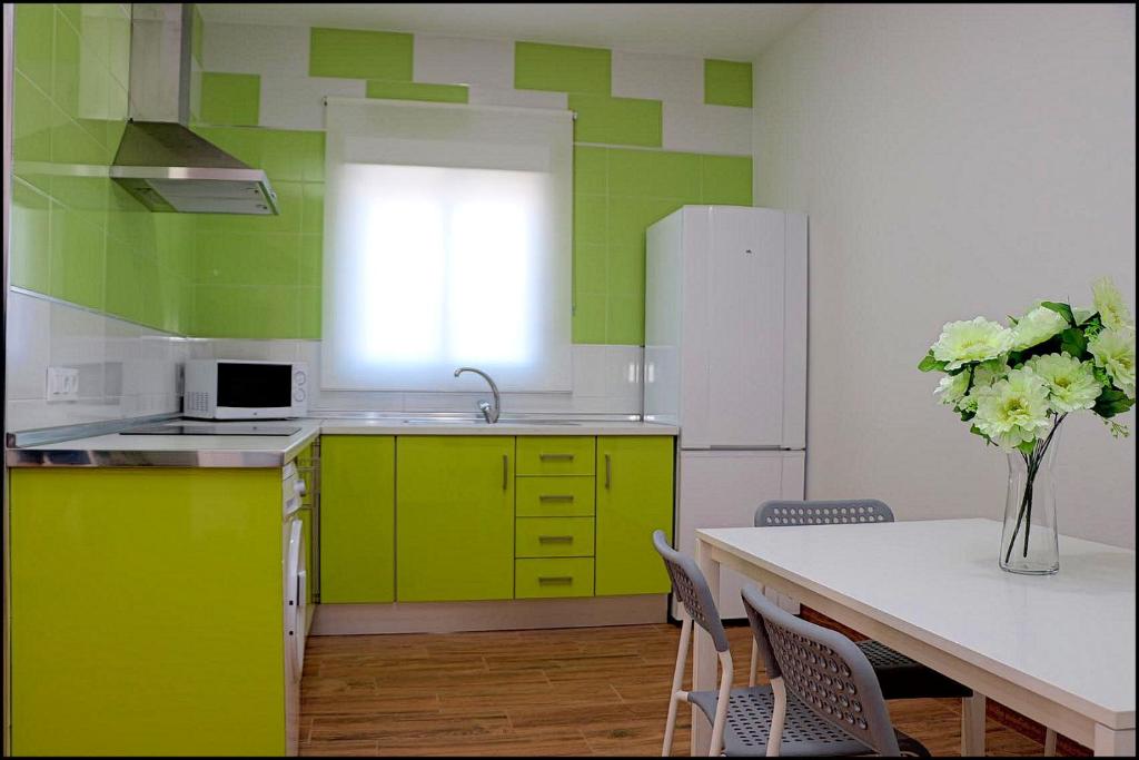 A kitchen or kitchenette at Casa Rural Zara II