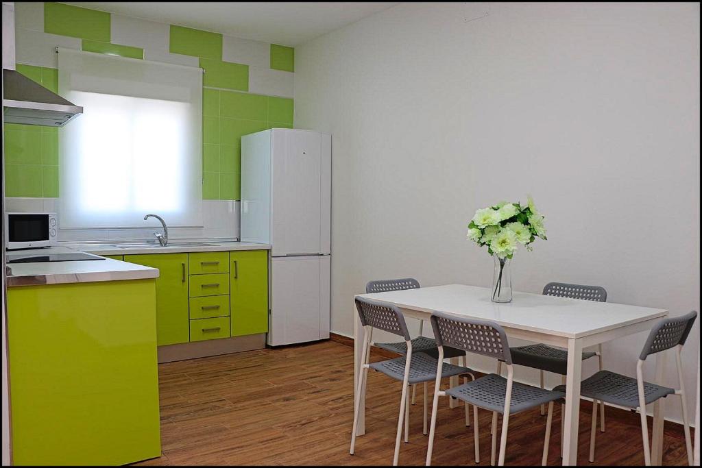 A kitchen or kitchenette at Casa Rural Zara II